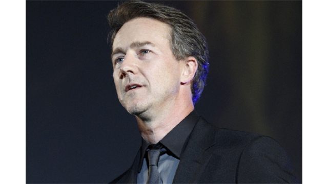 Tapis rouge, Carlo Chatrian, Edward Norton et son épouse 