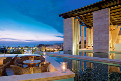 Une architecture d'exception pour les suites et villas The Romanos Anax Lounge et lobby