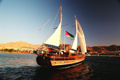 Aqaba sur la Mer Rouge est un centre de navigation et de plongée