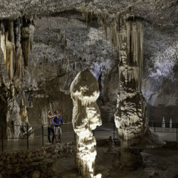 Une vue des galeries Postojna Cave