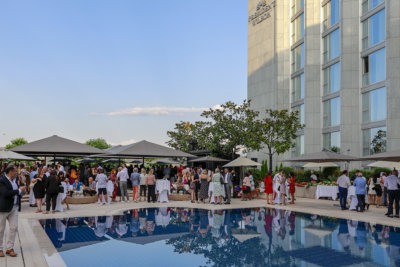 Soirée estivale autour de la piscine du Poolgarden de l'Hôtel Président Wilson organisé par l'IRP (c) President Wilson Hotel