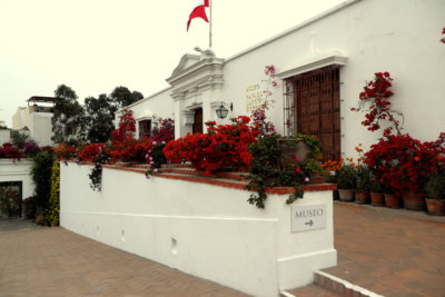 Entrée du Musée Larco qui porte un regard unique sur le Pérou précolombien (C) GAD