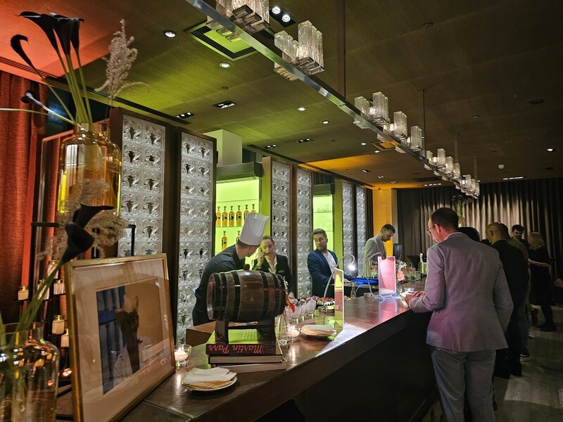 Le bar, l'espace de convivialité et des retrouvailles (c) GAD )