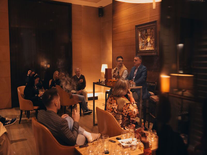 Ambiance feutrée en musique entre un tour de piste © Nicolas Stajic
