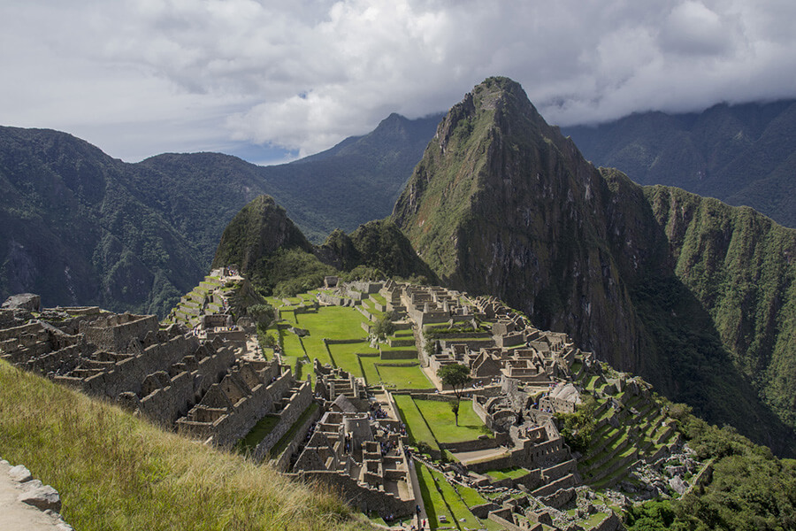 La vue la plus célèbre sur le Machu Picchu (C) Luis Gamero