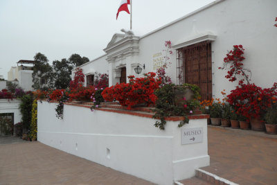 (C) GAD Entrée du Musée Larco