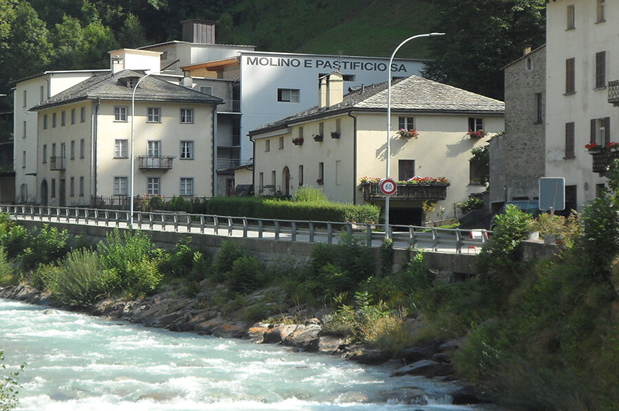 L'enseigne de Molino e Pastificio à l'entrée de Poschiavo (c) G.A.-D