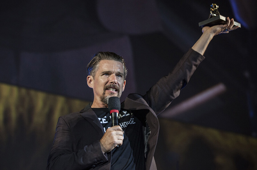 Ethan Hawke acteur et metteur en scène avec son Leopard