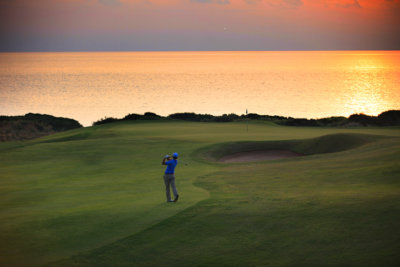 Au coucher du soleil sur le golf de Dunes Course