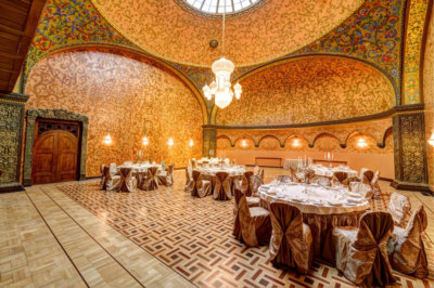 Servant aux conférences et diners d'apparat le Boyarsky Hall