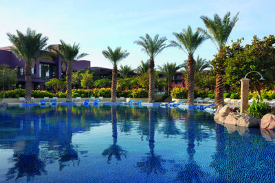 Détente au bord de la piscine du Moevenpick Hôtel Tala Bay Aqaba