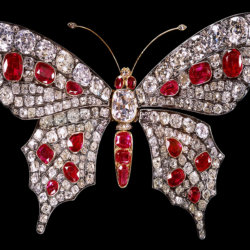 GemGeneve - Un magnifique bijou ancien exposé