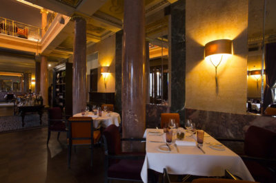 Le restaurant gastronomique est intime et somptueux à la fois