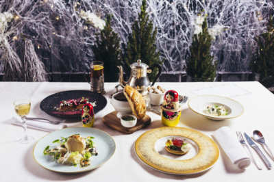 Au Restaurant Gastronomique Savva, le Chef présente des spécialités russes