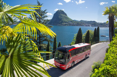 Bernina Express Bus arrivant au Lac de Lugano RHB (c) Christof Sonderegger