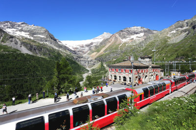 Bernina Express arrêt à l'Alp Grüm RHB (c) Christoph Benz