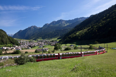 Le Bernina Express en route pour Poschiavo (c)Valposchiavo Turismo