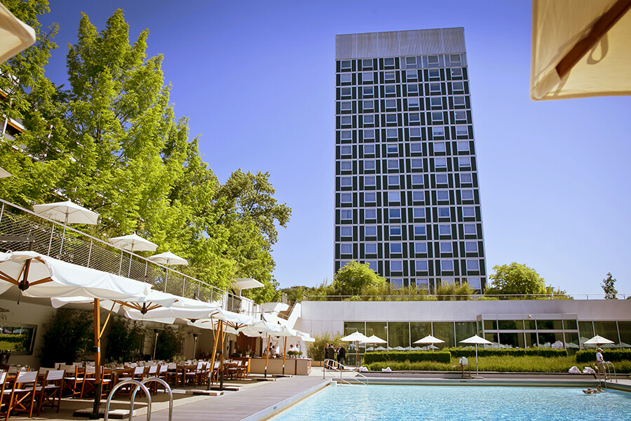Avec vue sur le Poolside et son restaurant l'InterContiental 18 étages d'élégance contemporaine