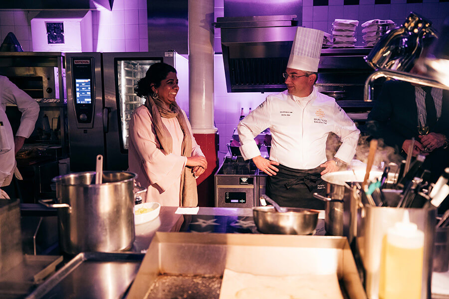 Asma Khan et Mario Taufer Chef exécutive Hotel Kum St Moritz lors d'un Gourmet-Safari