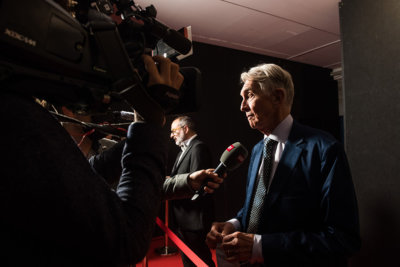 Grand moment pour Marco Solari l'infatiguable Président du Locarno Film Festival arrivant sur la Piazza Grande avec Giona A. Nazzaro © Alessandro Crinari