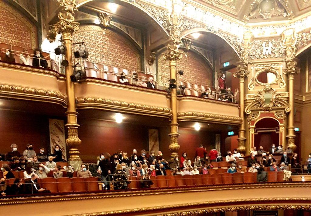 Victorial Hall dans l'attente des spectateurs (c) GAD