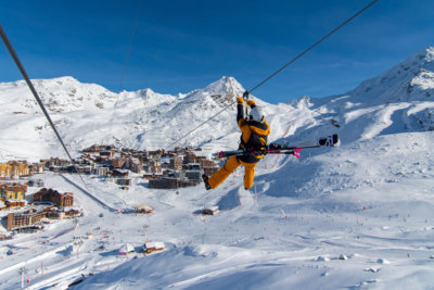De nombreuses activités sportives se pratiquent à Val Thorens ici La BEE Tyrolienne - (c) T.Loubere OT Val Thorens