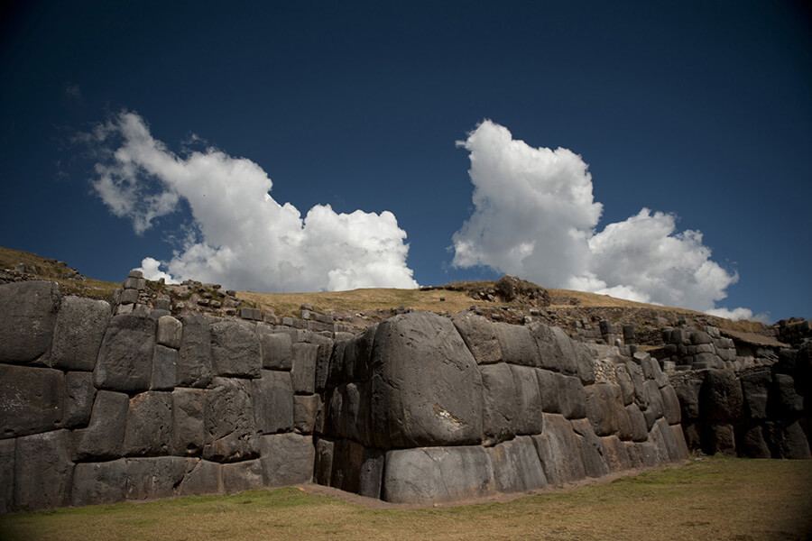 Les remparts géants de l'ère Incas servant de base à la forteresse de Sacsayhuaman (C) César Vallejos