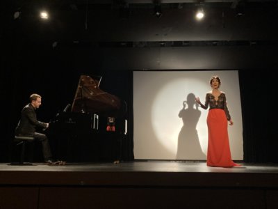 Une entrée remarquée Antonia Sandoval et Grégory Deboulle premières images sur écran (c) Comscène