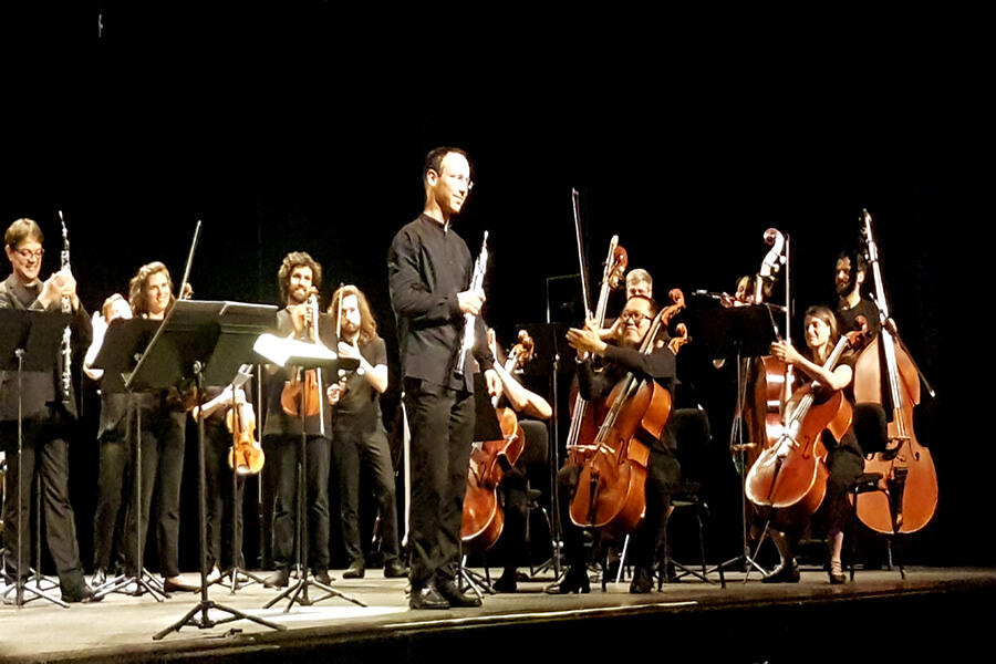 Le hauboiste Olivier Rousset et l'Orcheste Geneva Camerata après leur interprétation du Concerto pour hautbois de Strauss (c) GAD