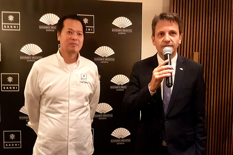 Soirée d'inauguration du SACHI accueil par David Collas D.G du Mandarin Oriental Genève en présence du Chef Mitsu (c) MOG