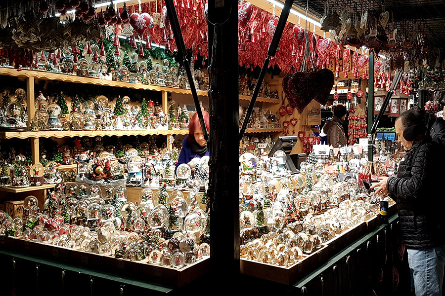 Les produits vendus sur les marchés sont strictement sélectionnés pour rester dans le thème de Noël (c) GAD