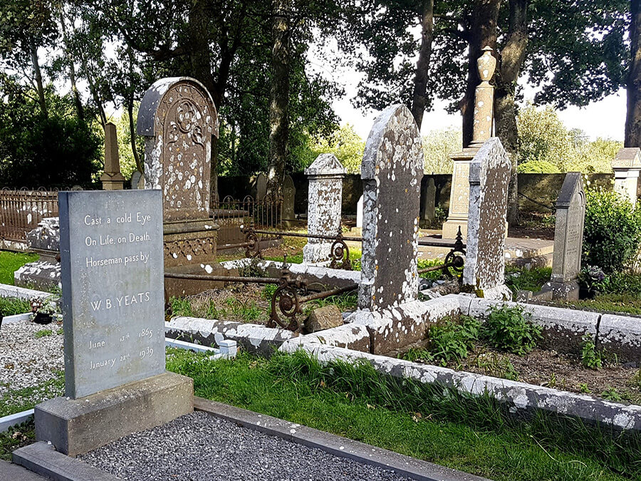 La tombe du célèbre poête irlandais natif de Sligo William Butler Yeats (c) GAD