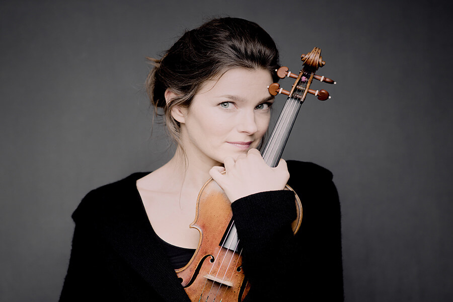 Artiste invitée Janine Jansen violoniste de réputation internationale très demandée travaille avec les plus grands orchestres c) Marco Borggreve