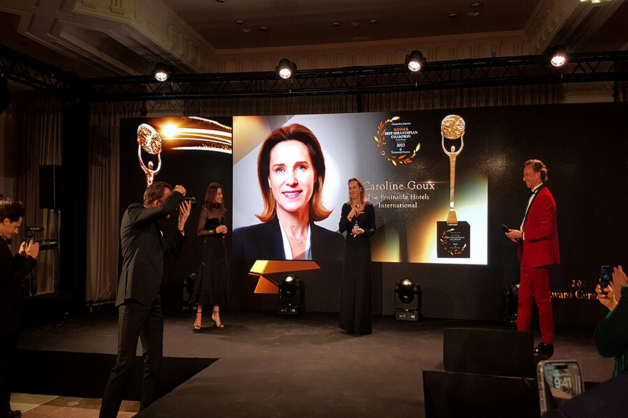 Best Serandipian Champions Caroline Goux du Peninsula Hotel Int. reçoit son Prix de Directrice Générale chaîne hôtelière (c) GAD