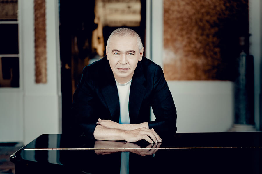 Ivo Pogorelich artiste génial se produit au piano avec l'Orchestre de Chambre de Bâle (c) Andrej Grilc
