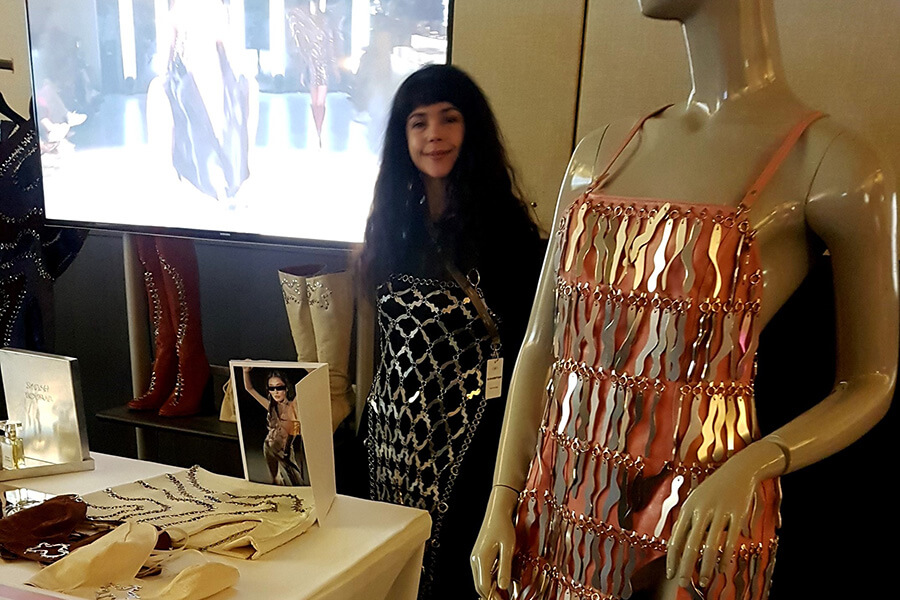 Sarah Boubab inspirée par Paco Rabane avec ses créations en métal ajusté pour en faire des tenues uniques sensation du catwalk (c) GAD