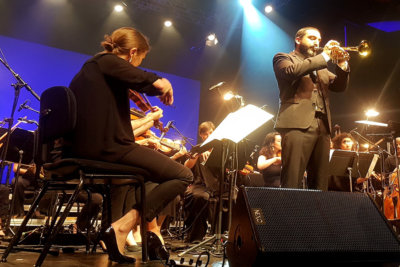 L'Oasis Vagabonde sur la scène des BFM Ibrahim Maalouf et les musiciens de Geneva Camerata (c) GAD
