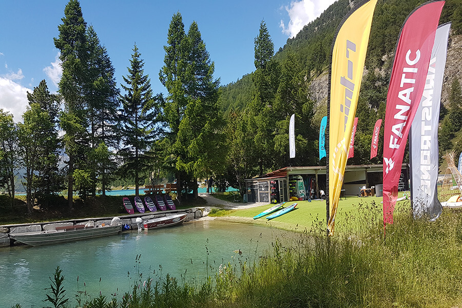 Swiss Kitesurf Center acceuillant les amateurs débutants ou confirmés de paddle et de kitesurf (c) GAD