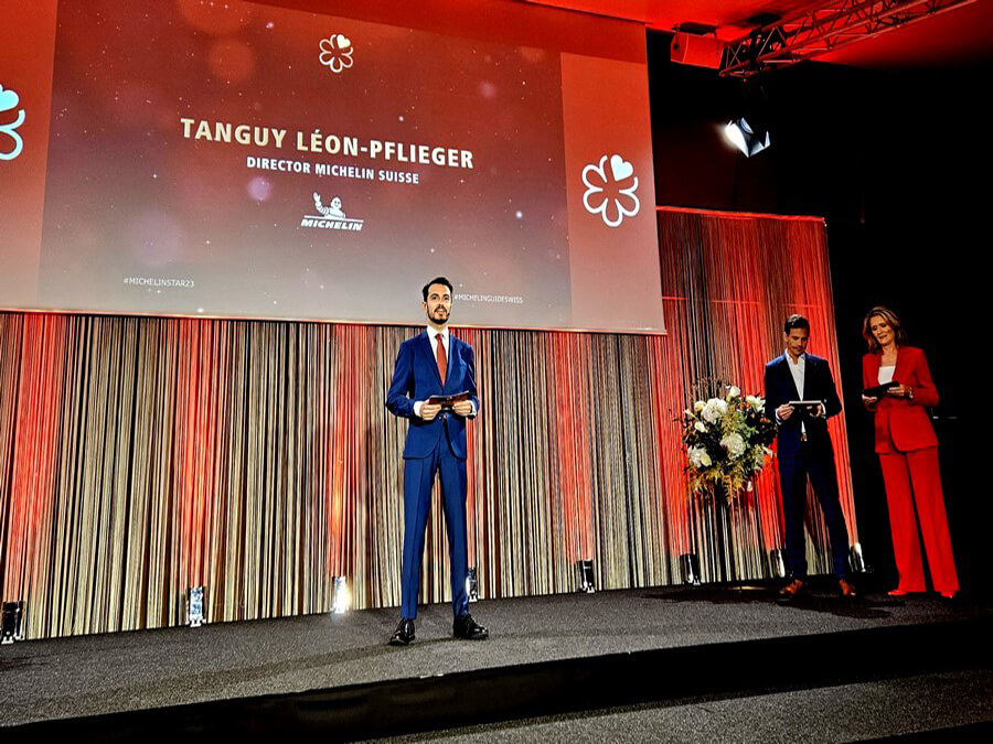 Remise des Prix 2023 en présence de Tanguy Léon-Pflieger Directeur Michelin Suisse sur la scène de l'EHL (c) GAD
