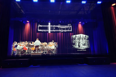 Perspective sur la scène lors de la projection hologramme du concert de l'OSR à Palexpo (c) GAD