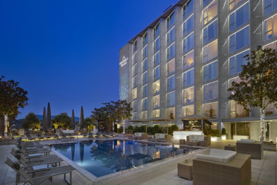 Façade de l' Hôtel Président Wilson Luxury Collection Hotel Geneva vue de la piscine (c) Hotel Président