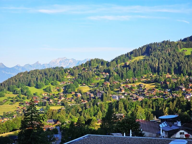 Havre de paix au cœur des montagnes vaudoises servant de cadre au Villars Alpine Resort et ses établissement hôteliers (c) GAD