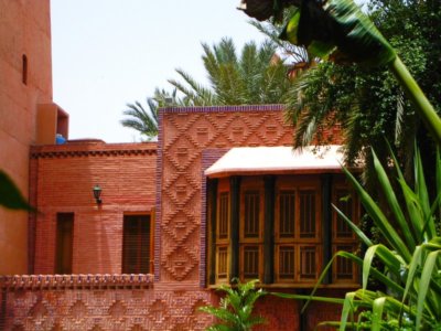 Marrakech façade d'une demeure où les artisans ont laissé éclater leurs talents (c) GAD