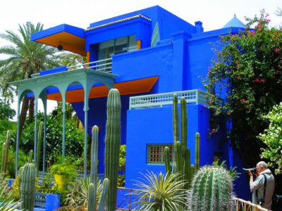 Au milieu d'une végétation exubérante l'ancien atelier de Jacques Majorelle rénové par le duo YSL et P. Bergé (c) GAD