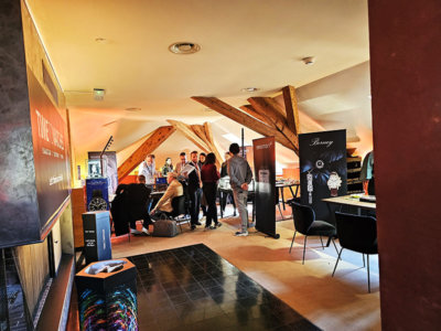 Ambiance du stand Briston une marque sport chic non conventionnelle installée sous les poutres de la Villa Sarasin (c) GAD