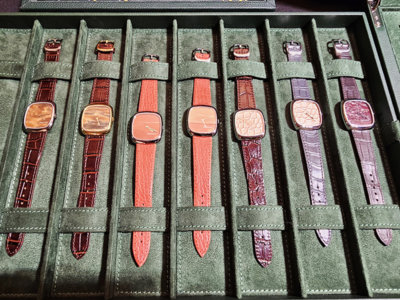 Dennison, la riche palette de montres-bracelets aux cadrans en pierres semi-précieuses (c) GAD