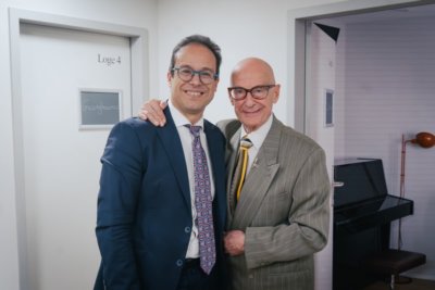 Chaleureux aparté entre Leonardo Garcia-Alarcòn et Gianfranco Lelj à l'occasion de la Journée Particulière à la Cité Bleue (c) Giulia Charbit
