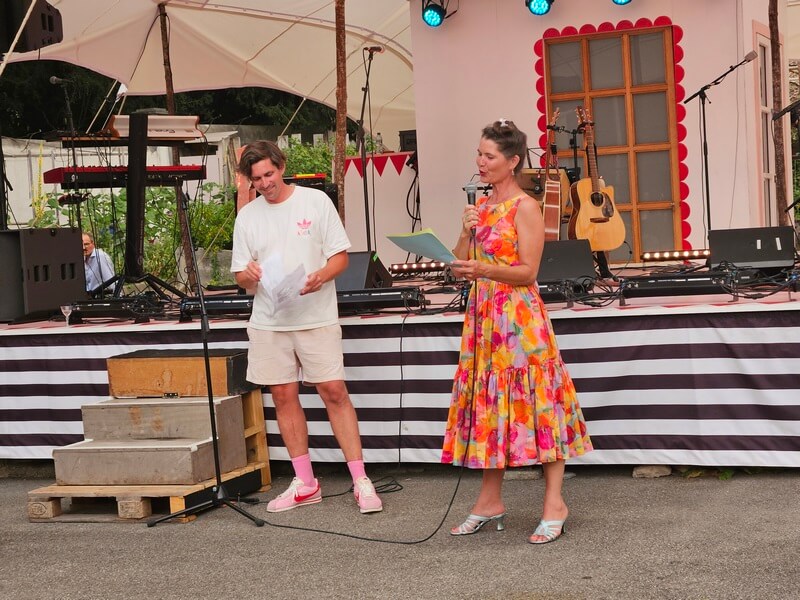 Les directeurs de l'Orangerie, Céline Nidegger et Bastien Semenzato dans leur allocution de bienvenue à l'occasion de la première de Violencia Rivas (c) GAD