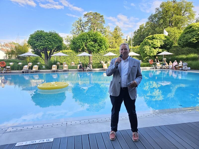 Daniel Arbenz Directeur Général de l’InterContinental Genève et du Cluster IHG Genève, dans son allocution de bienvenue à l'ouverture de la piscine (c) GAD