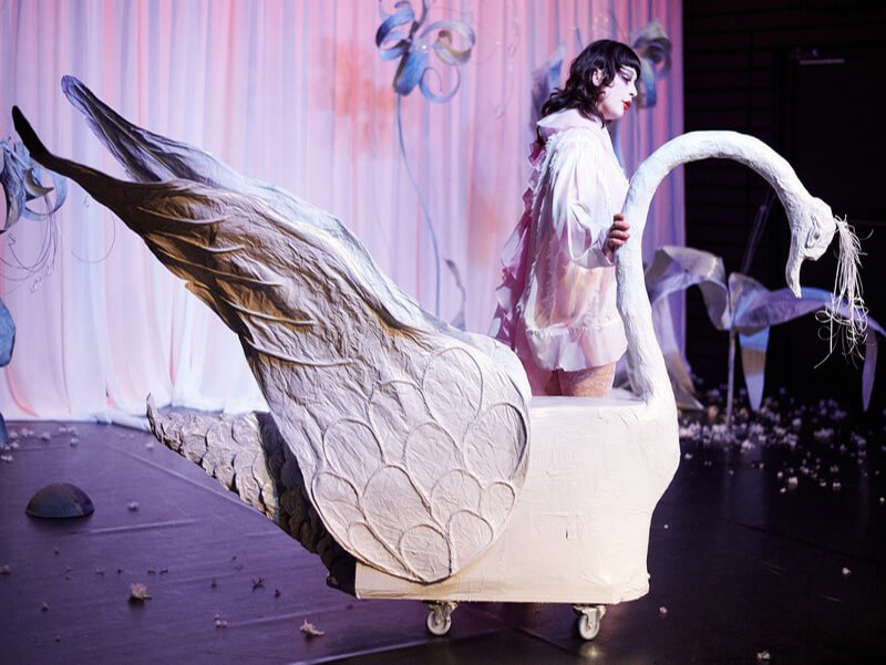 Poussière de crotte dans le coeur d'une diva © Zoe Aubry_
